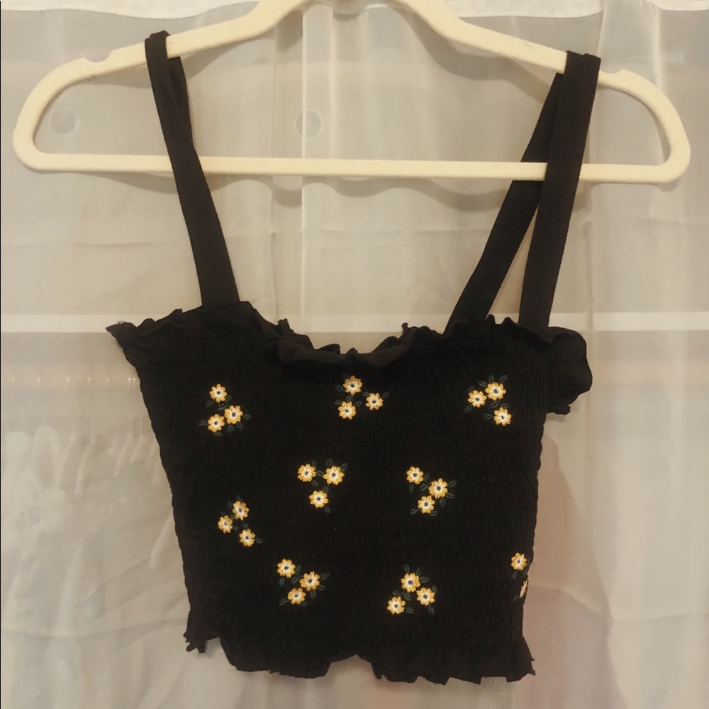 NWOT Daisy embroidered tank